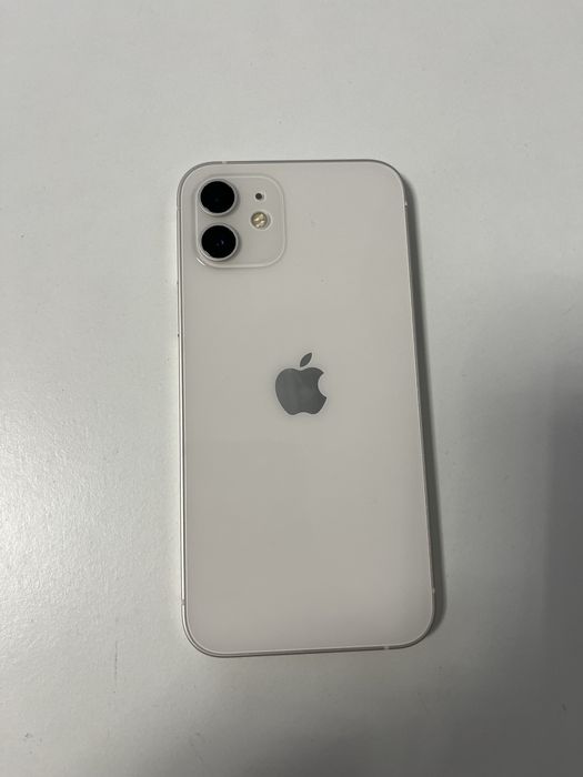 Vând Iphone 12.