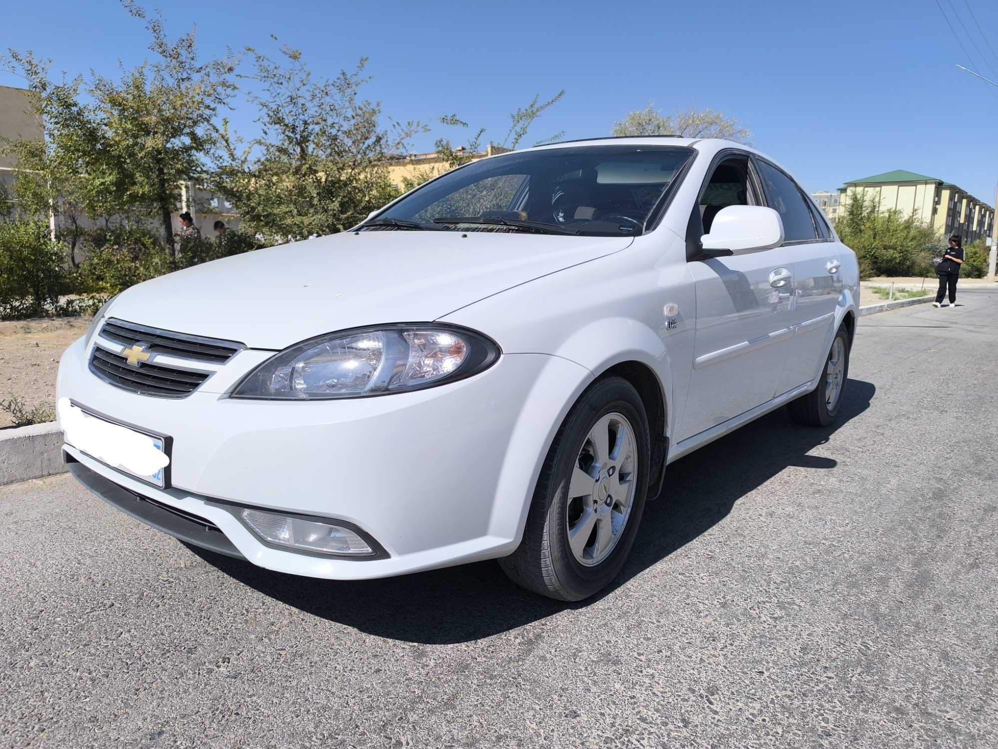 Chevrolet jentra  2022 yil oq metani bor