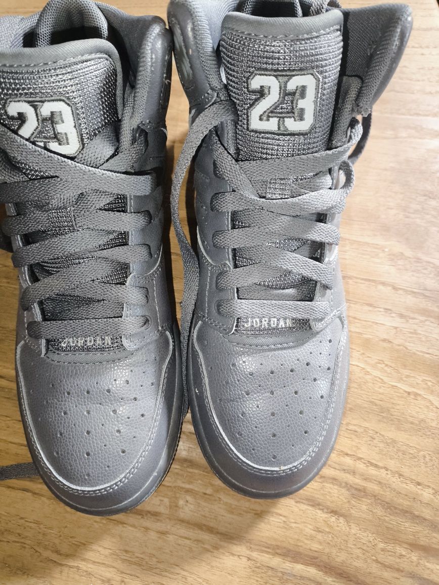 Маратонки    AIR JORDAN 23