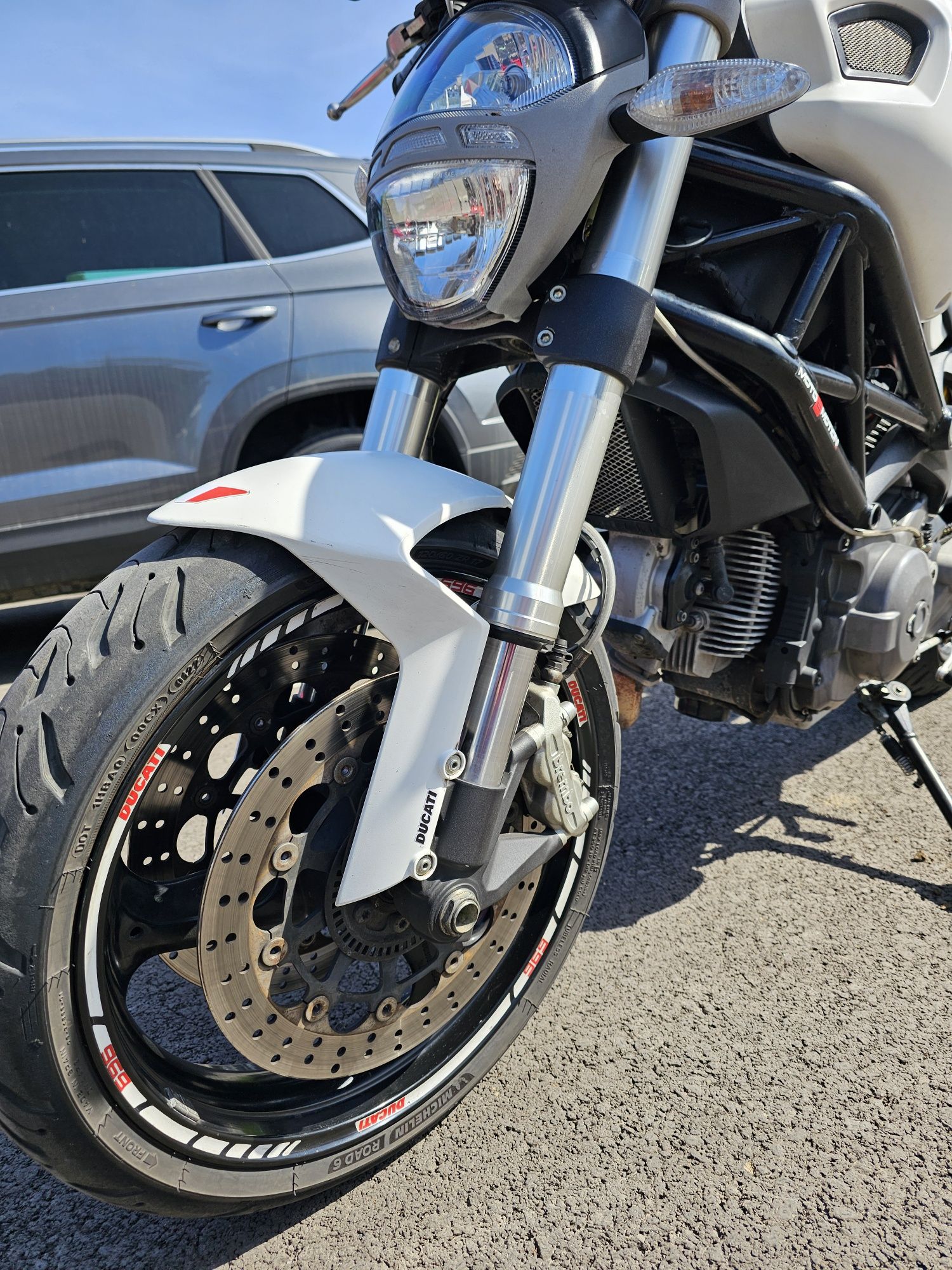 Ducati Monster 696 cu ABS