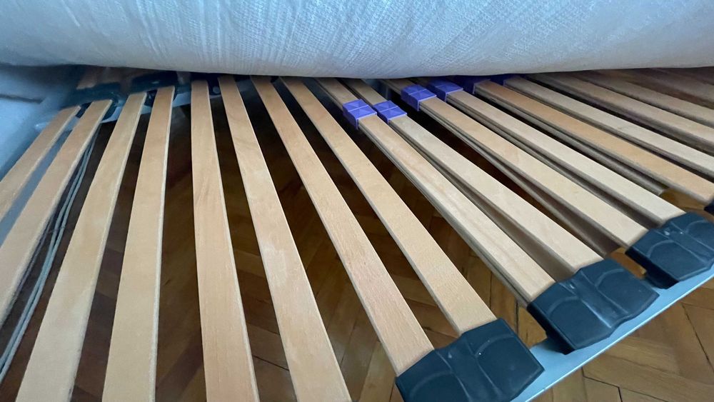 Спалня 180/200 (подматрачна рамка с крака + матрак + топ матрак)