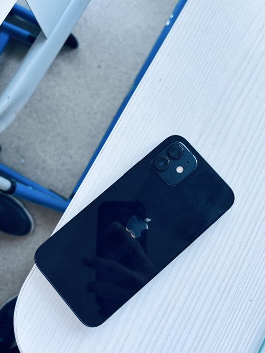 Продам срочно айфон 12 в хорошем состояние