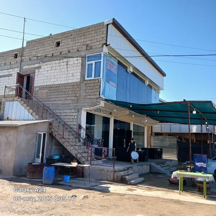 Noturar bino sotiladi