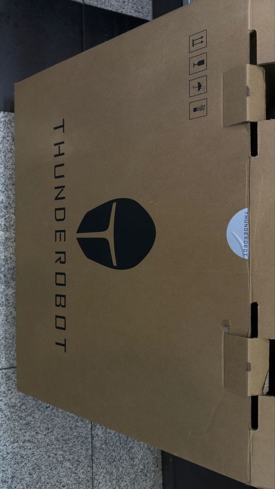 Игровой монитор THUNDEROBOT