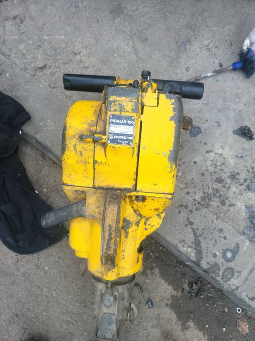 Продавам Бензинов къртач BEREMA PIONJAR 120