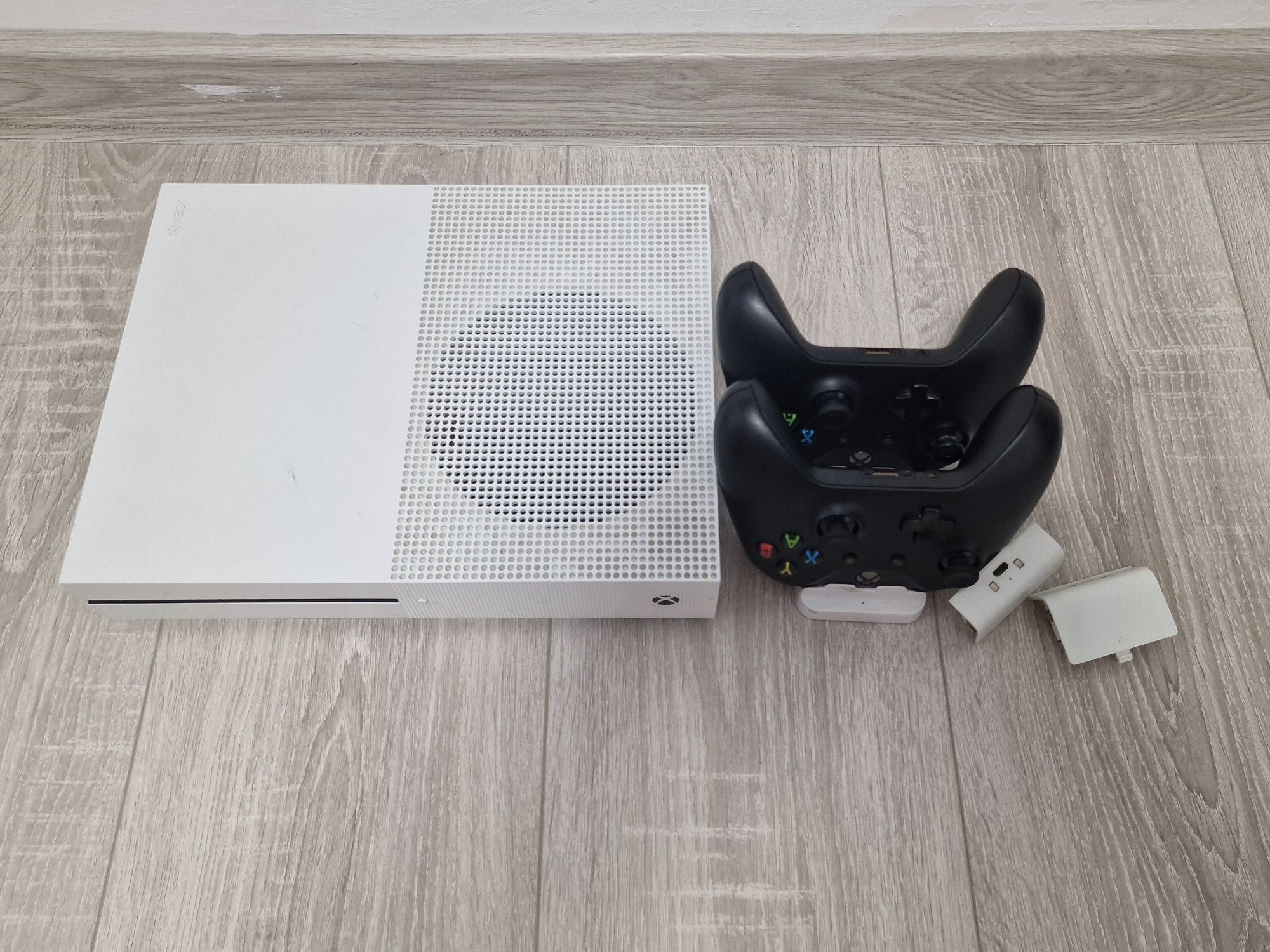 Xbox one s, 2 controllere