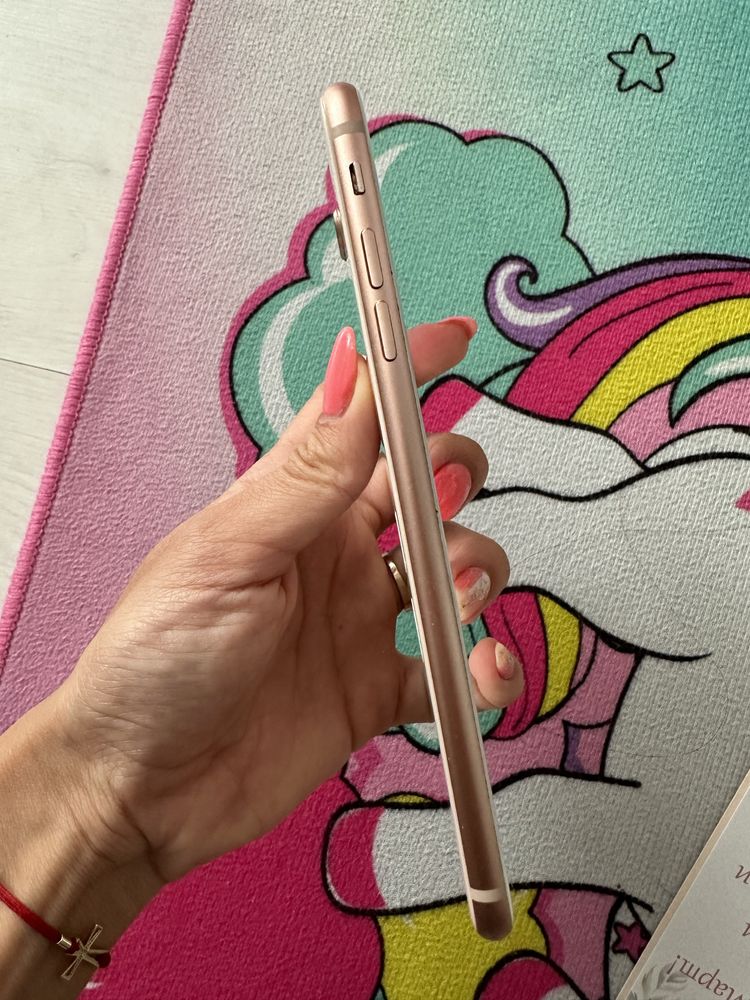 Iphone 8 Plus Rose gold заключен