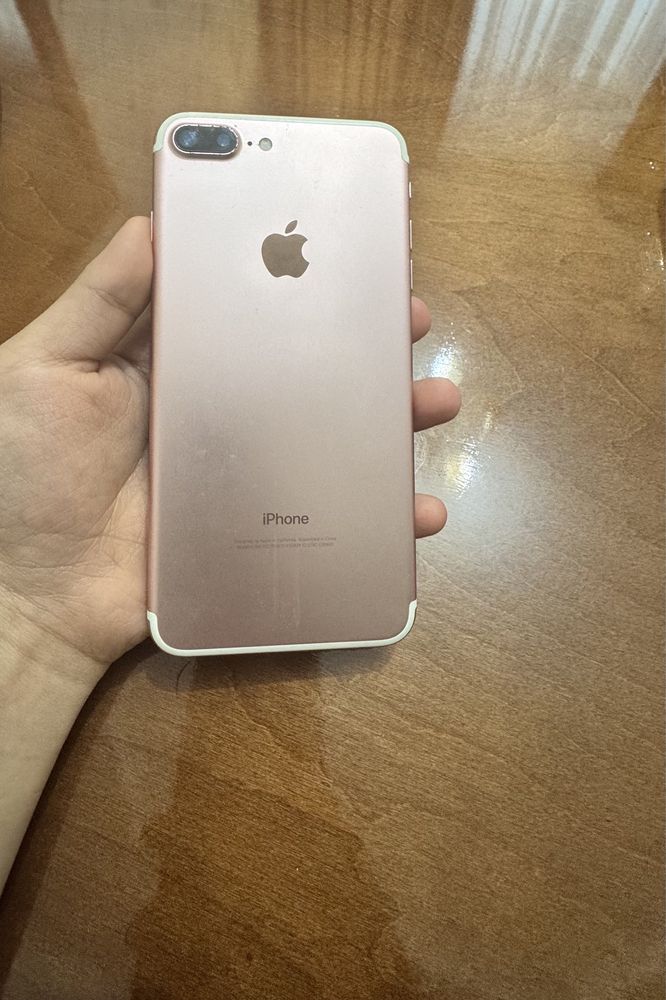 Продаю IPhone 7 Plus(на все вопросы отвечу на ватсап)