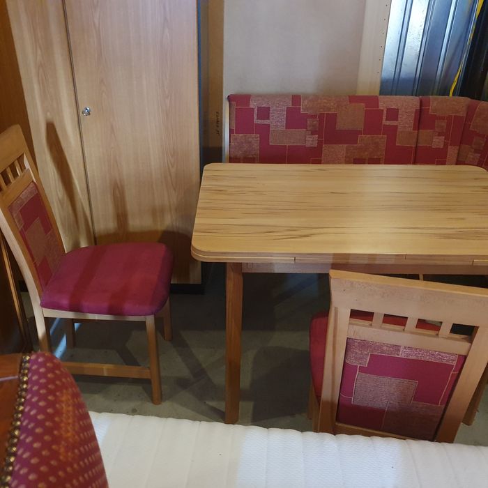 Colțar bucătărie +masă extensibila +scaune