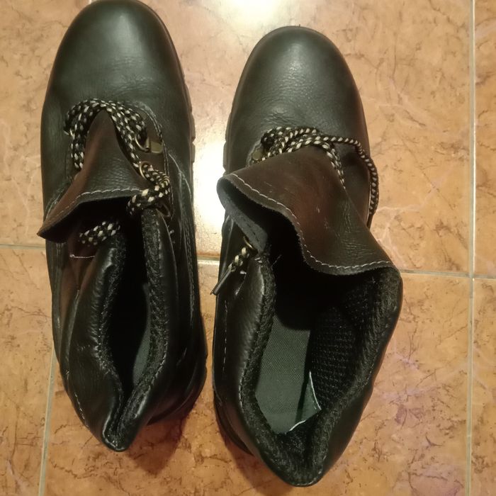 Ботинки зимние в хорошем состоянии.