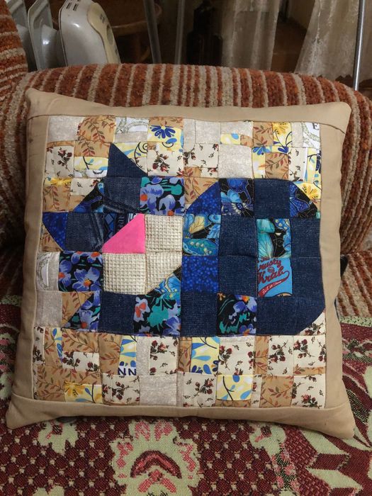 Подушка декоративная в стиле Пэчворк.