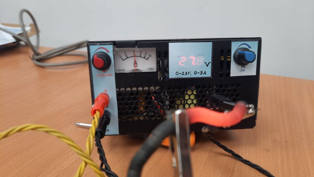 "Лабораторный блок питания" 28в 9А. "Laboratoriya ta'minot bloki".