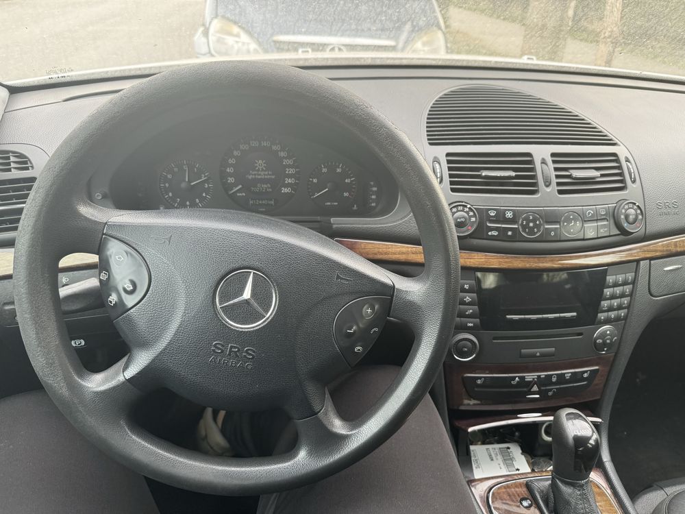 Vand Mercedes Benz E Class W211 cutie defecta