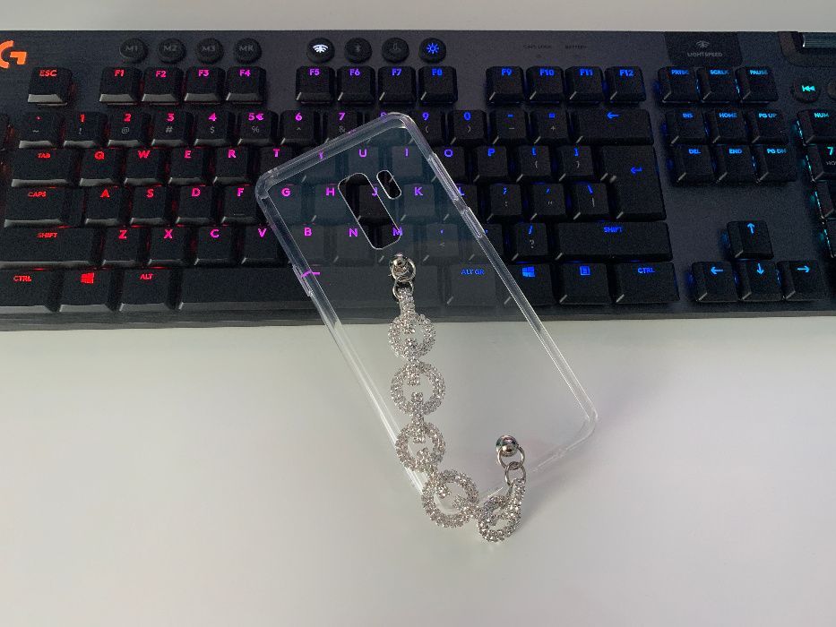 Husa cu bratara de mana si pietricele Samsung Galaxy S9, S9+, S9 Plus