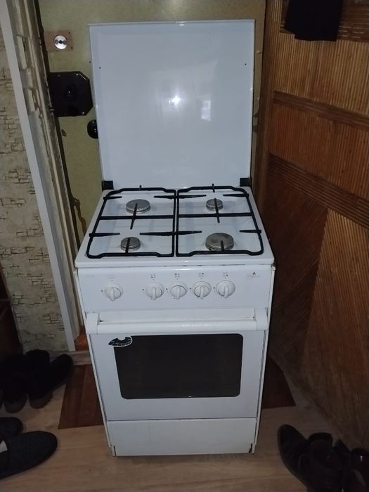 Продам газовую плиту