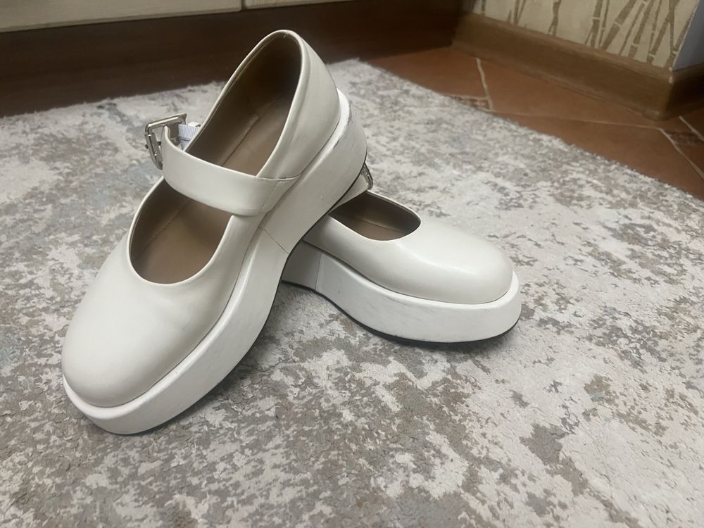 Кожанные белые туфли