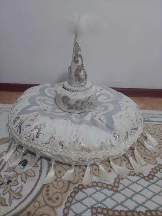 Сырға салуға көрпеше мен сәукеле және қоржын.