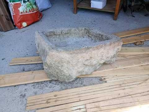 каменно корито с отвор (дупка)  +  подарък