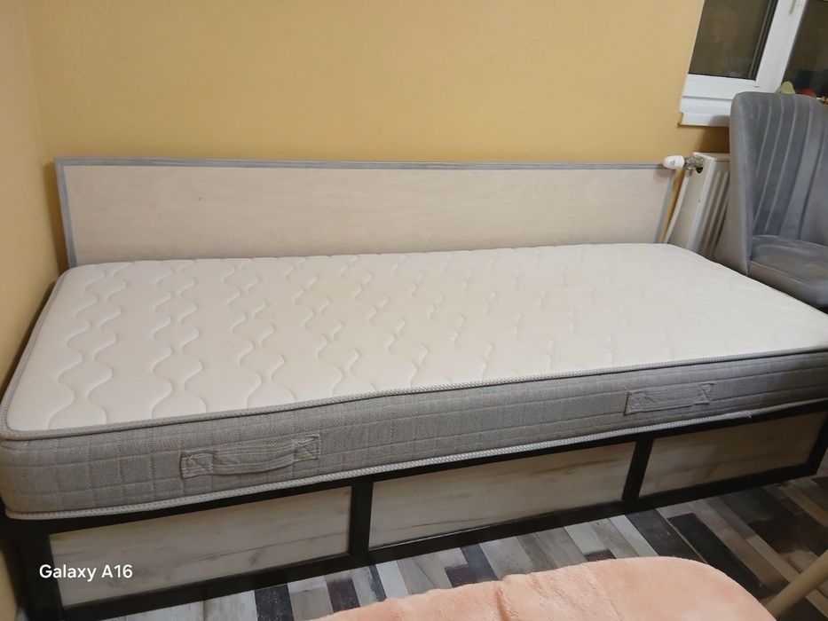 Единични легла с матраци 2 броя