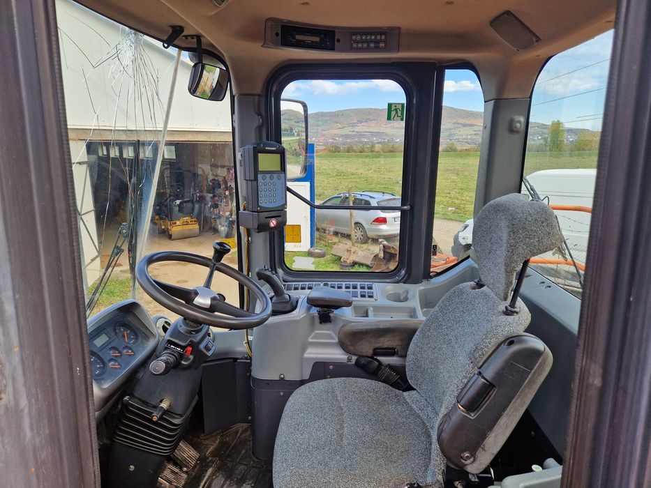 Încărcător frontal, Vola