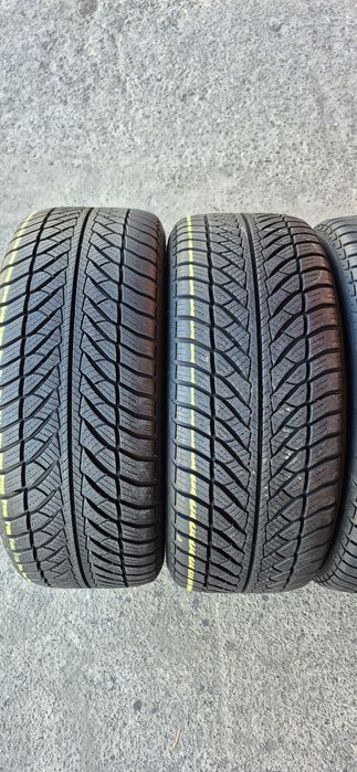4 anvelope iarna runflat Goodyear 245/45/18.Pretul este pe bucata.