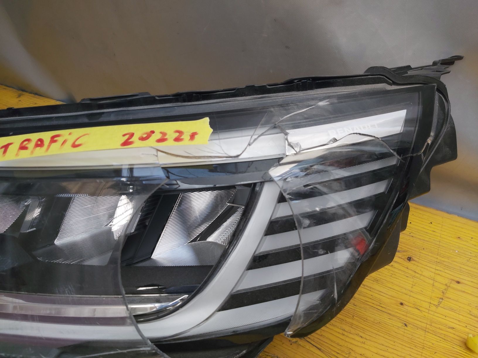 Фар Renault Trafic 2022г full led