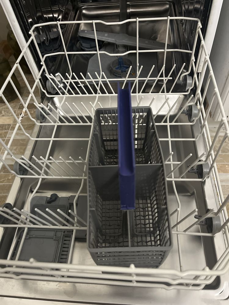 Посудомоечная машина/ посудомойка