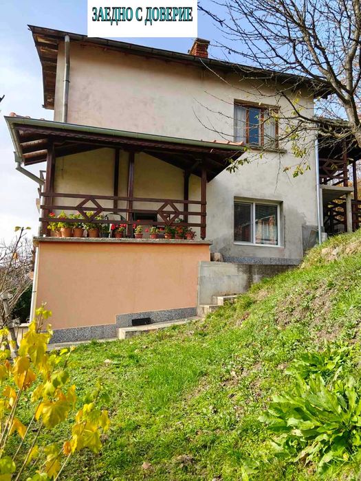 Уникална триетажна къща в гр,СВОГЕ, сред  живописното Искърско Дефиле