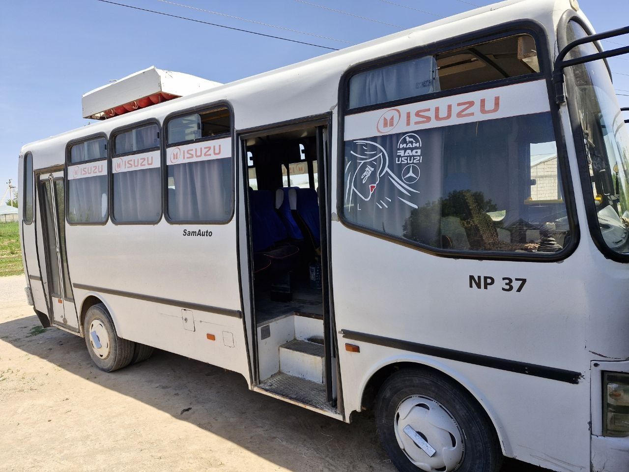 Isuzu avtobus 2011