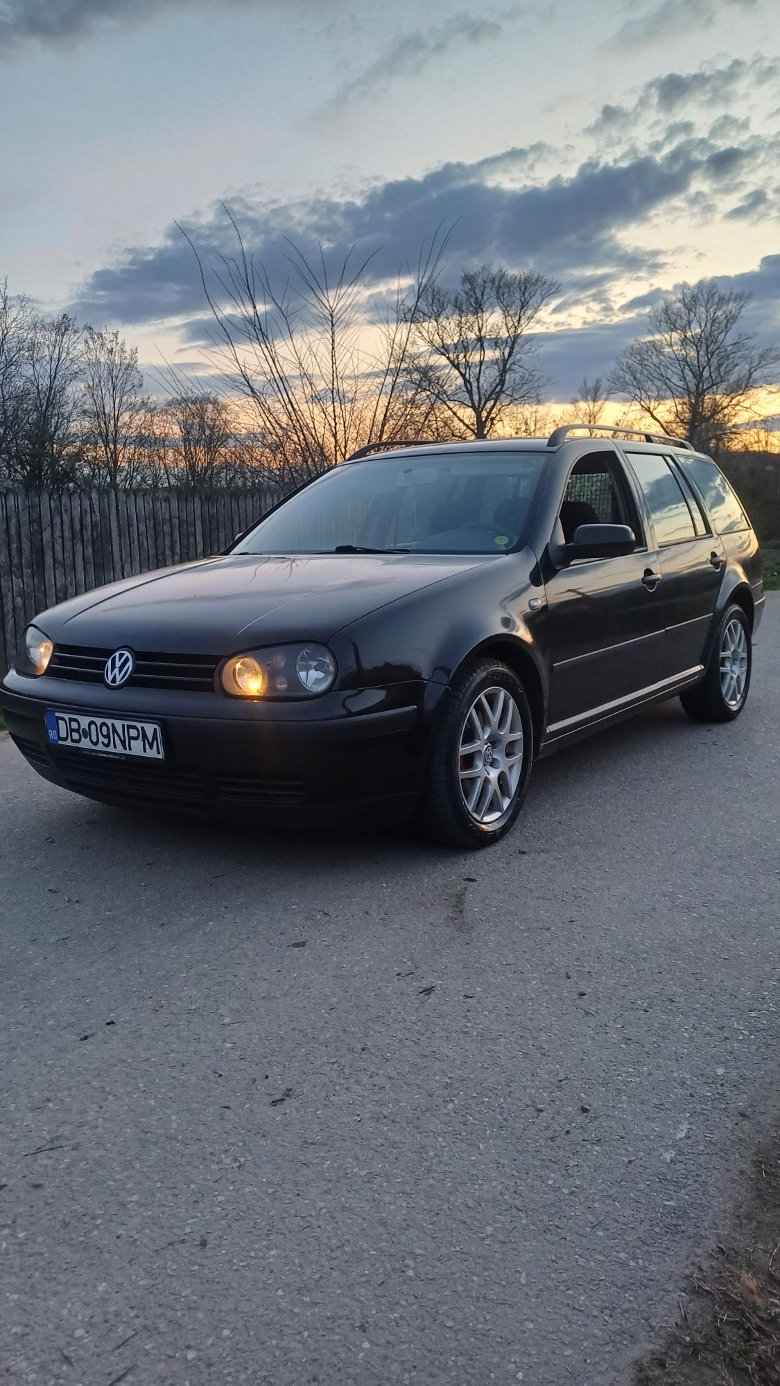 Vând Wolkswagen GOlf 4