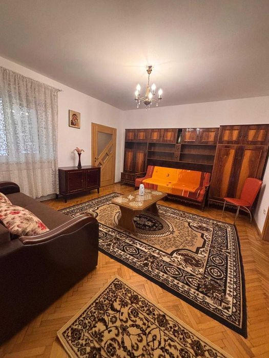 Închiriez apartament la casă mobilat și utilat în Cartierul Florilor