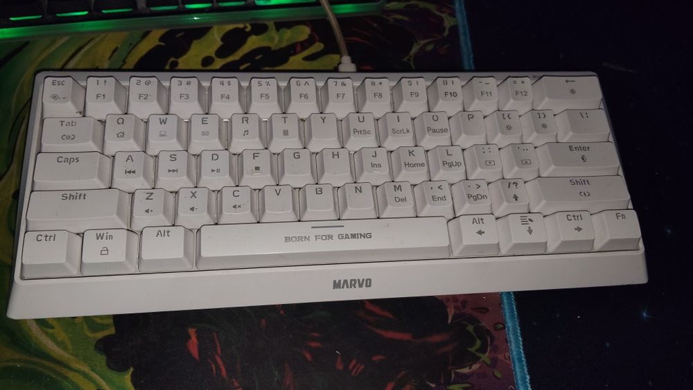 Vând tastatura marvo k962g