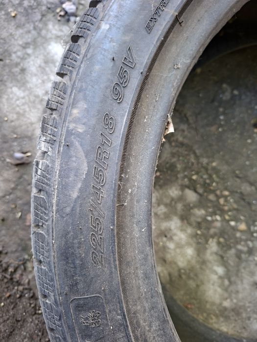 Продавам 2 броя зимни гуми