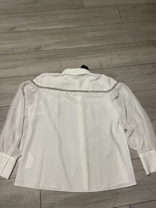 Бяла официална риза с камъни