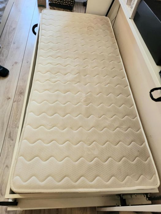 Падащо легло за спестяване на простраства в апартамента