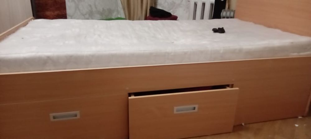 Продам кровать без матраса