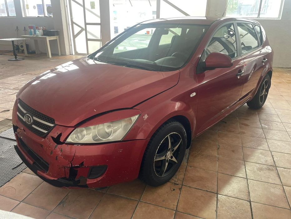 KIA Ceed 1.4i fab 2007 (posibil motor defect) bara fata sparta avariat