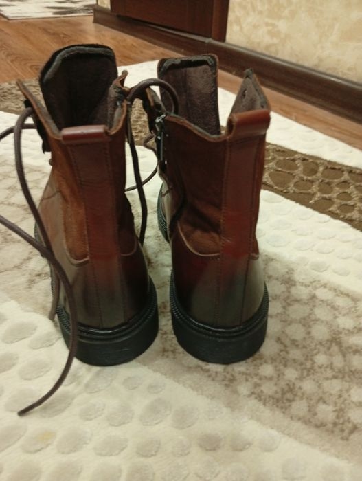 Продам мужские кожаные ботинки.