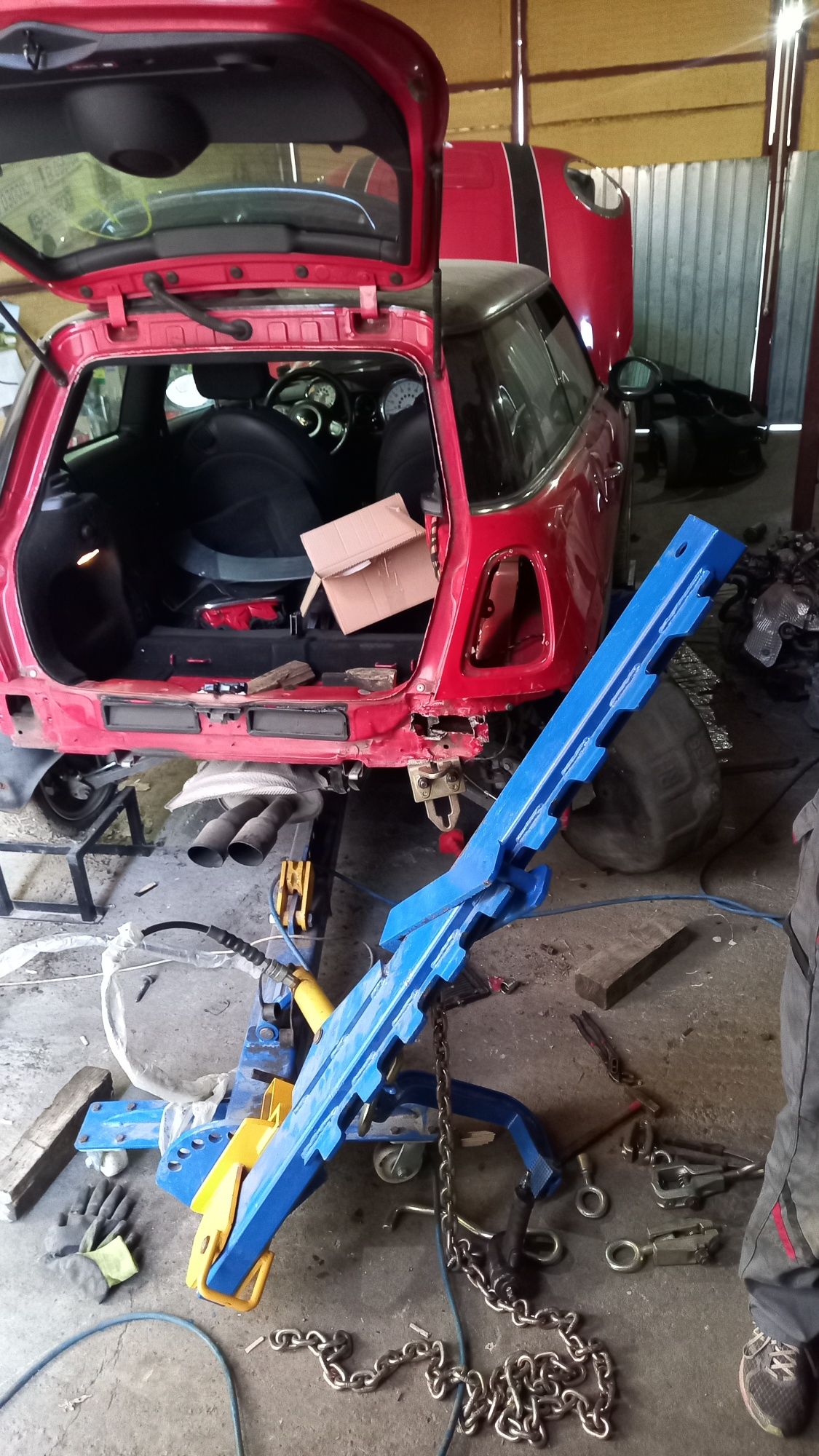 Reparatii auto avariate tinichigerie schimb prag sudat tobe mecanic