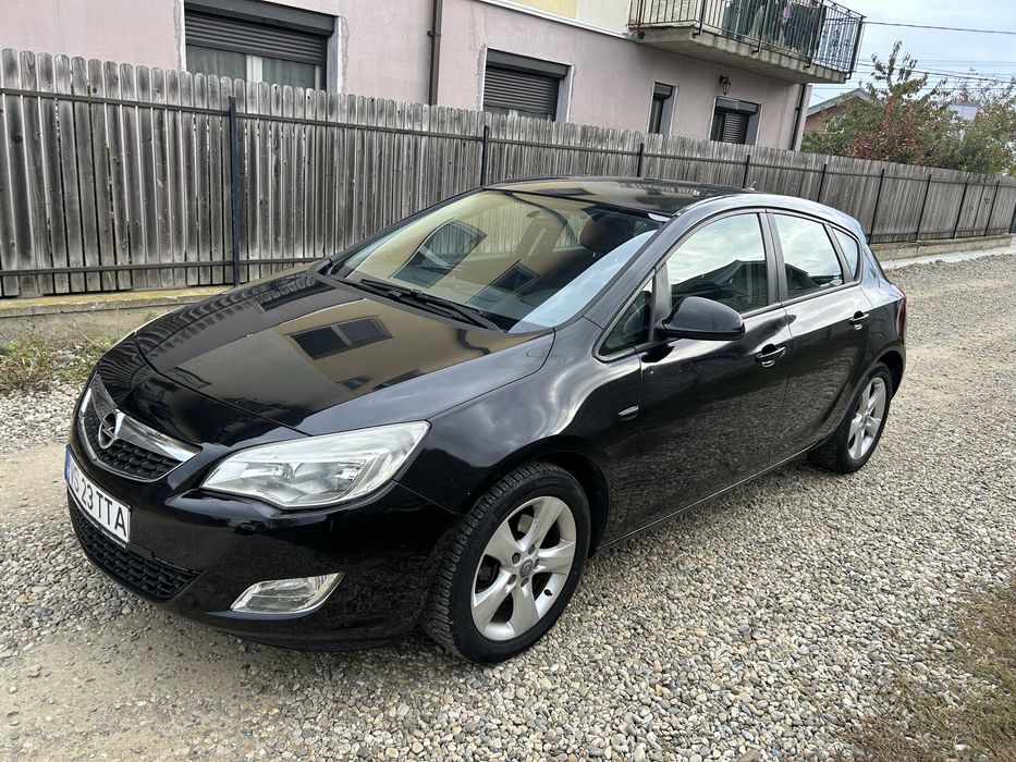Opel Astra J 2011