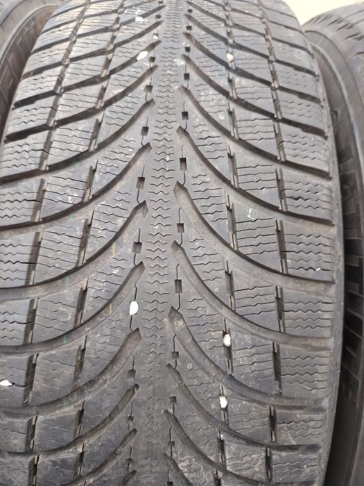 235/65/17  4 броя Michelin Latitude.Гумите са в много добро състояние,
