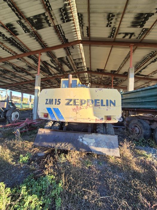 Excavator pe roți  zeppelin zm 15 t cat