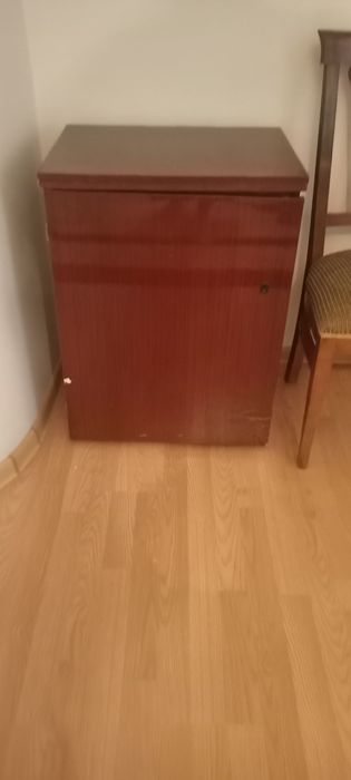 Продам швейную машину, с раскроечной тумбой