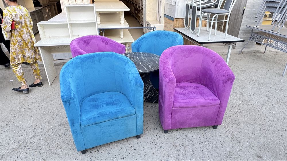 Kreslo va stol sotiladi