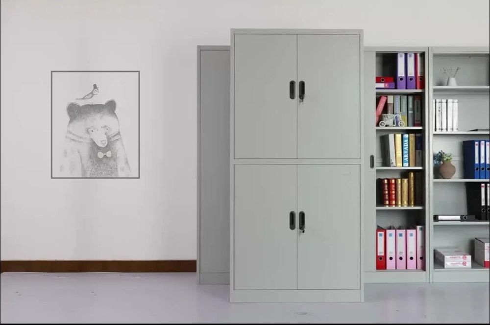 Металлический шкаф , железный шкаф