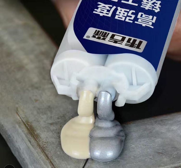 Клей двухкомпонентный мощный. Ещё 4 вида клееев. Смотрите фотографии.