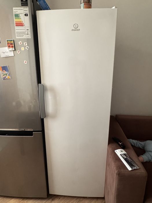 Продам морозильник Indesit