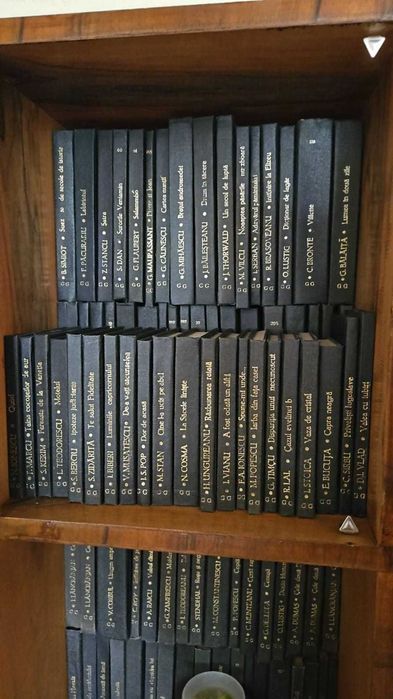 Seturi de carti vintage pentru decor si lectura