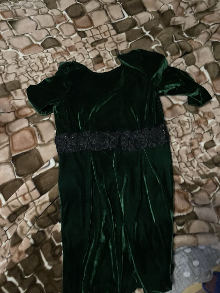 vand rochie verde din CATIFEA