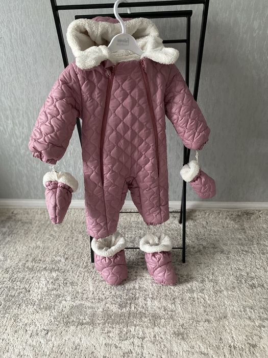 Комбинезон Зима-Осень 9-12 месяцев. Очень теплый, удобный, легкий.